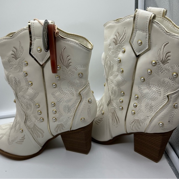 MIA White Ankle Boots with Western Flair and Pearl Accents - Picture 11 of 11
